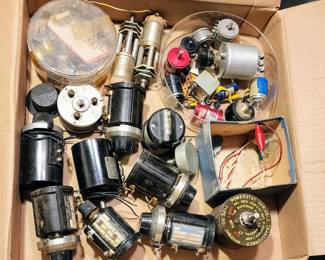 SO MANY electronics and do-dads