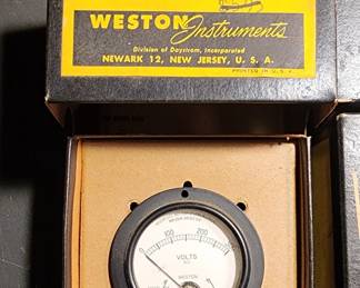 SO MANY electronics and do-dads