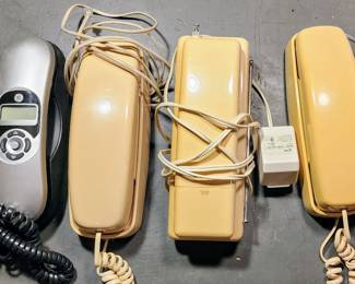 SO MANY electronics and do-dads