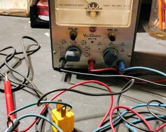 SO MANY electronics and do-dads