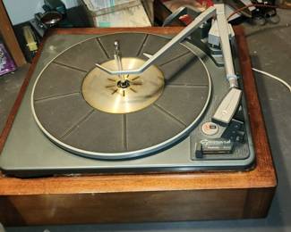 SO MANY electronics and do-dads