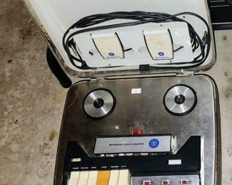 SO MANY electronics and do-dads