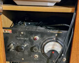 SO MANY electronics and do-dads