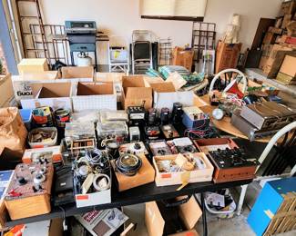 SO MANY electronics and do-dads