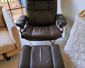 Beautiful Mid Century Modern Furniture - Swivel chair and ottoman by Ekornes