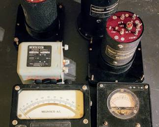 SO MANY electronics and do-dads