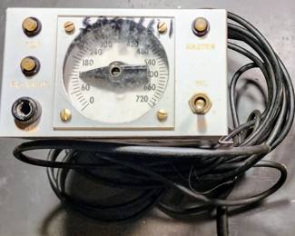 SO MANY electronics and do-dads