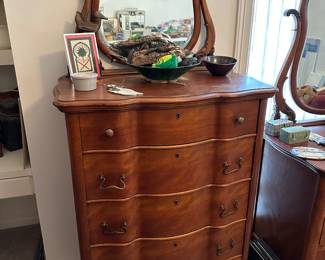 Antique Dresser w/mirror