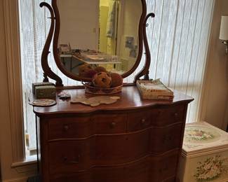 Antique Dresser w/mirror