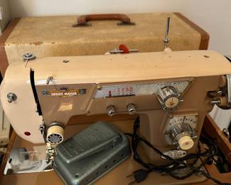 Dress Maker Sewing Machine in Case
