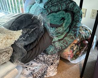 Comforters & Blankets