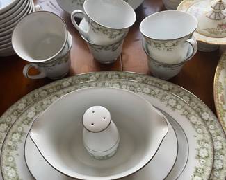 Noritake Princeton dish set