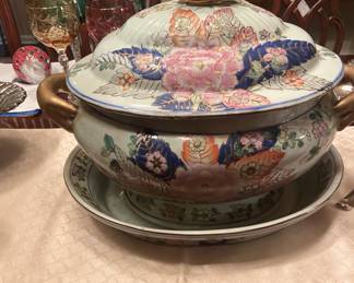 Tabacco Leaf Soup Tureen with Underplate