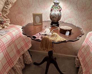 Mahogany Pie Crust Table