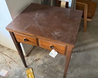 Vintage Sewing table and sewing machine 