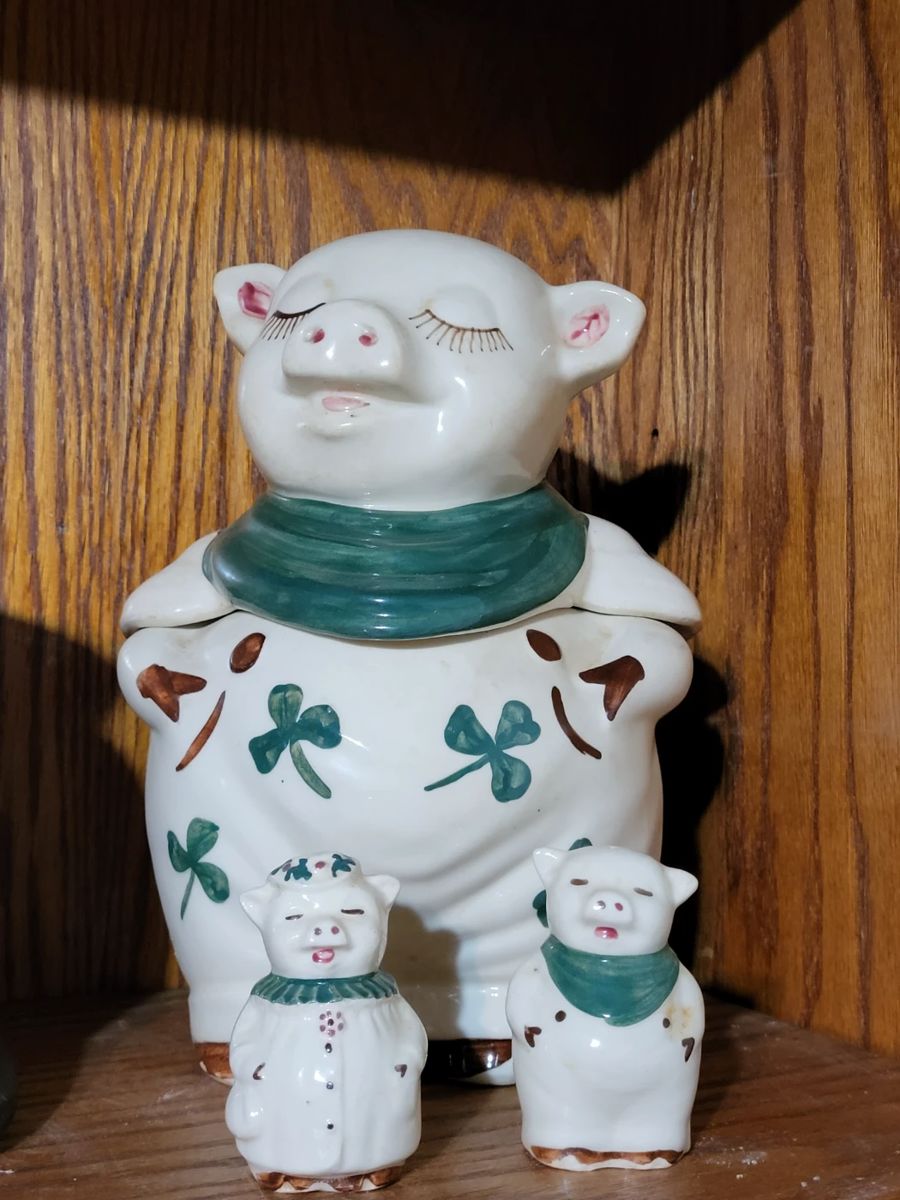 Shawnee smiley pig cookie jar and shakers (rare)