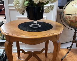 Ethan Allen Side/Entry Table
