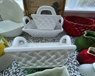 Beautiful Corningware style serving dishes