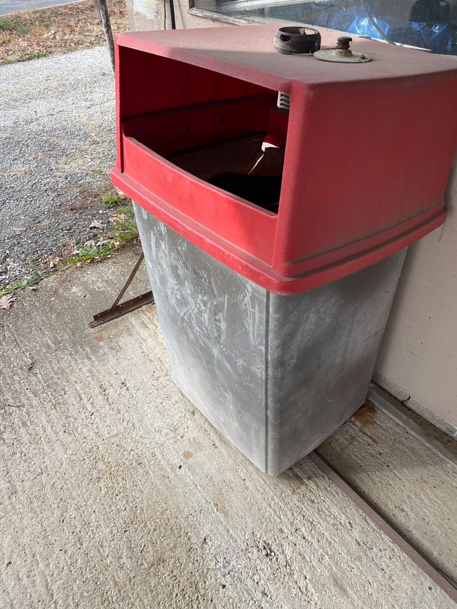 Fannon Living Estate Sale in Rolla, MO starts on 12/1/2023