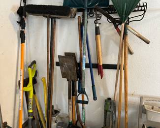 Yard and garden hand tools