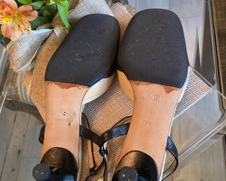 #61 - Chanel shoes ladies sz 41 - 9.5 - vintage - very good condition almost not worn.