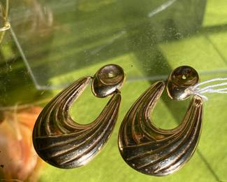 #94 - 14kt yellow gold jackets (ADD PRICE)