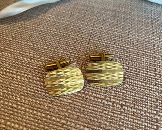 #67 - 18kt yellow gold cufflinks 9wt - $475