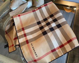 #56 - Burberry's square 