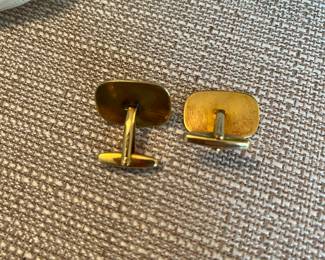 #67 - 18kt yellow gold cufflinks 9wt - $475