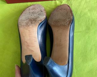 #98 - $50 Salvatore Ferragamo  pumps navy blue leather Size 8 