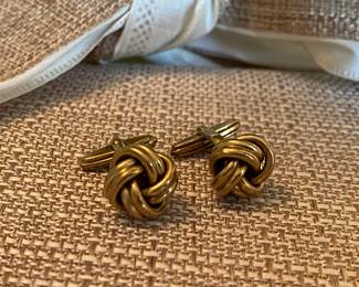 #73 - $200 - 10kt knot cuff links 5.20 dwt. 