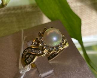 #92 - $195 -14kt yellow gold ring  with single pearl & diamonds, size 6 3/4 - 