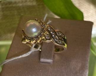 #92 - $195 -14kt yellow gold ring  with single pearl & diamonds, size 6 3/4 - 