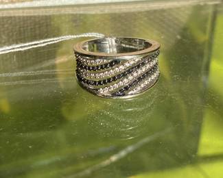 #89 - $220 -14kt white gold large band ring with diamonds - 5 3/4" size 
