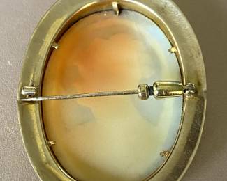 #106- 14kt gold large cameo brooch or pendant $150