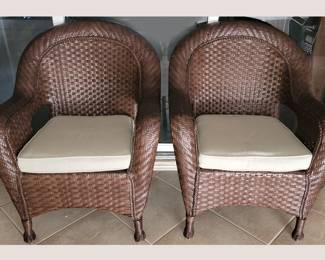 Lanai Chairs in Excellent Condition; has a matching Love Seat 