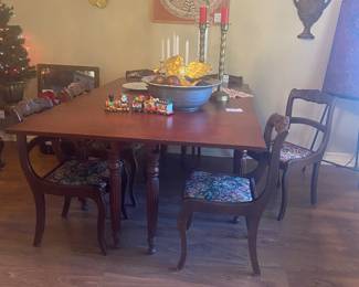 Gate leg dining table