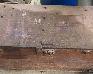 Old Carpenters Trunk (Lid is Loose)
