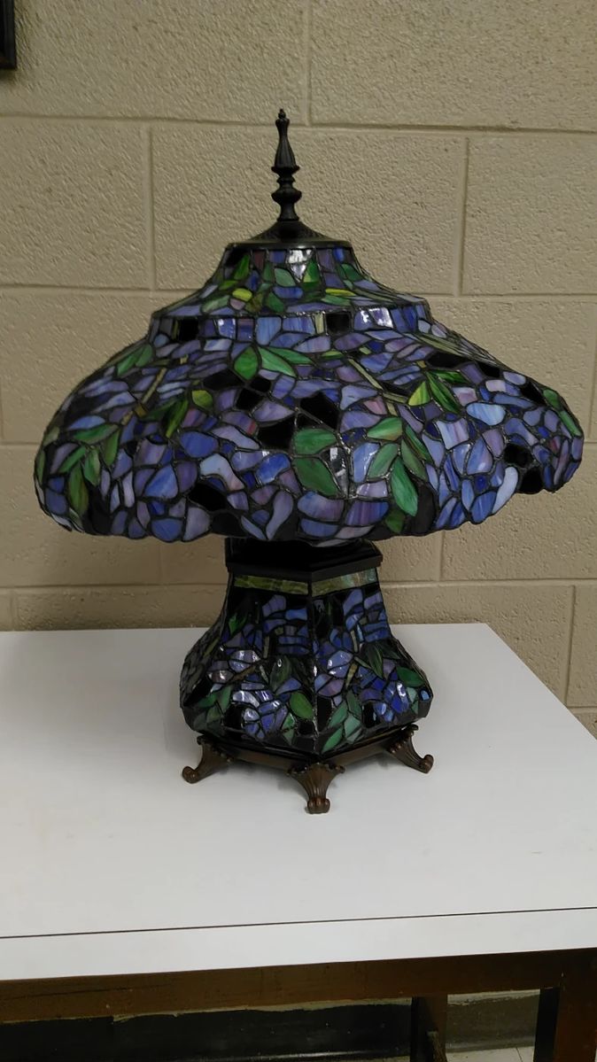 Victorian Style Leaded Glass Table Lamp (bottom lights up)