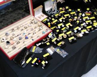 Costume jewelry, Cufflinks galore!