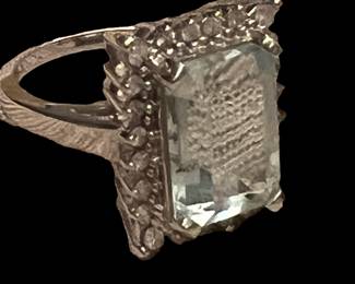 14k Aquamarine w Diamonds Ring