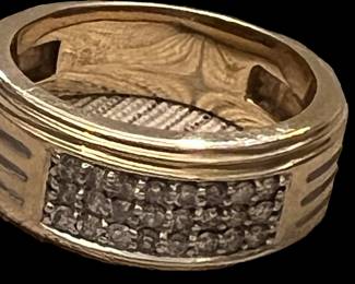 10k Men's Ring w Diamonds