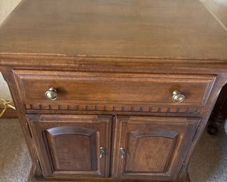 Ethan Allen Classic Heritage nutmeg maple
Nightstand 
24x16x27