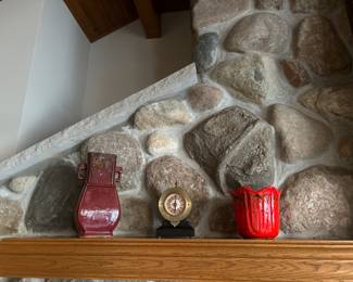 Ceramic decor
Brass and wood clock