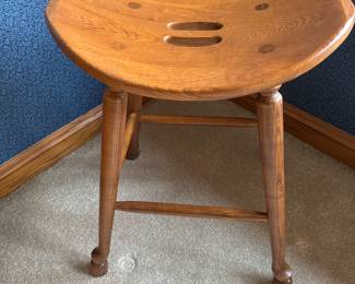 21x13x24
Vintage solid oak wood saddle seat