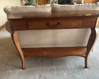 Very nice solid wood sofa table  w/drawer