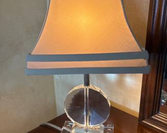 Gorgeous 20” vintage Hollywood Regency solid glass and acrylic footed base lamp 1940’s
Perfectly preserved shade
Round glass multi faceted finial
Brushed chrome