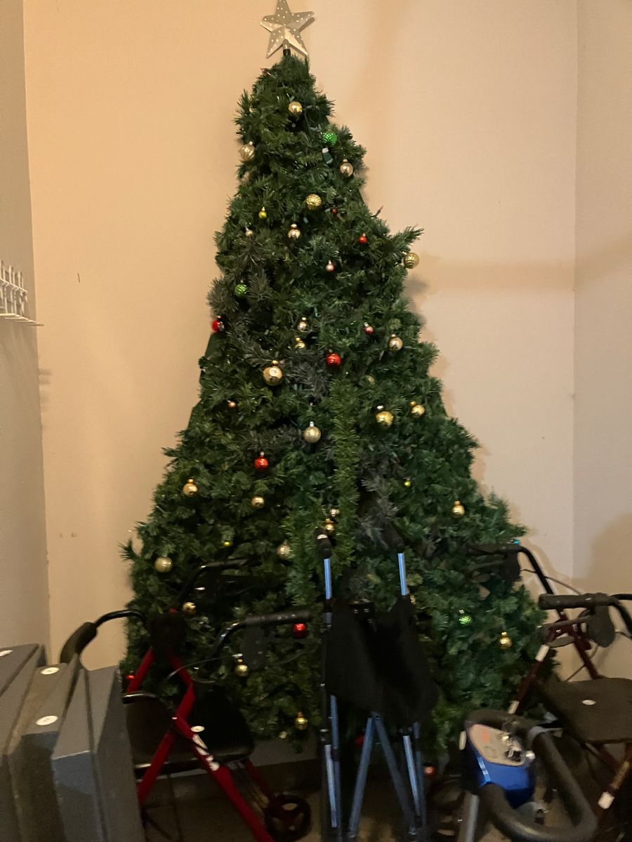 SLOB SISTERS PRESENTA HOLLY JOLLY ESTATE SALE starts on 12/1/2023