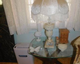 Vintage Italian Alabaster Lamp On Mid Century Modern Pearsall Jacks Glass Top Table 