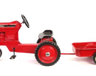 Chid size Ride-on IH pedal car tractor